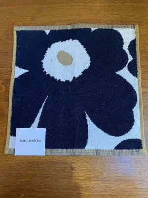 Unikko　mini　towel　30x30cm　マリメッコ　ウニッコ　ネイビーｘゴールド