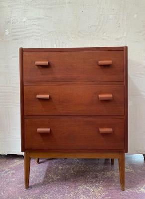3段チェスト　ヴィンテージ　チーク　デンマーク